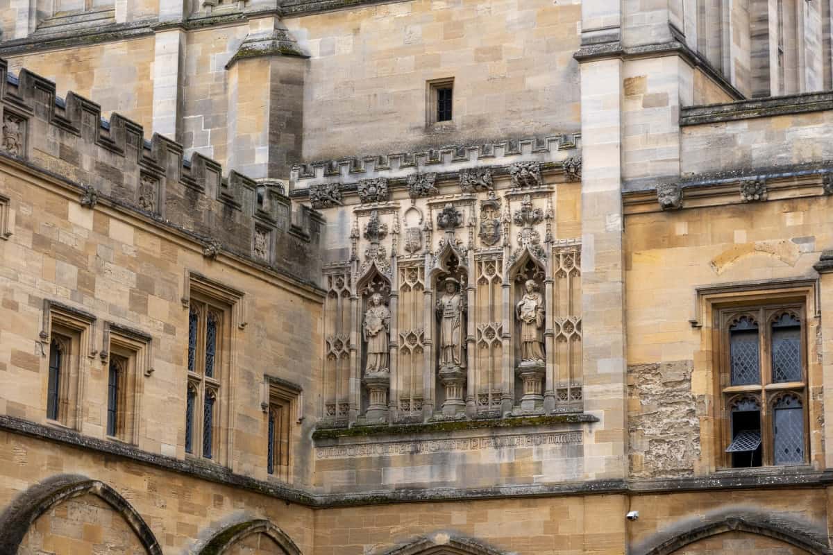 Stone statues carved into the wall of Tom Quad Christ Church College Oxford