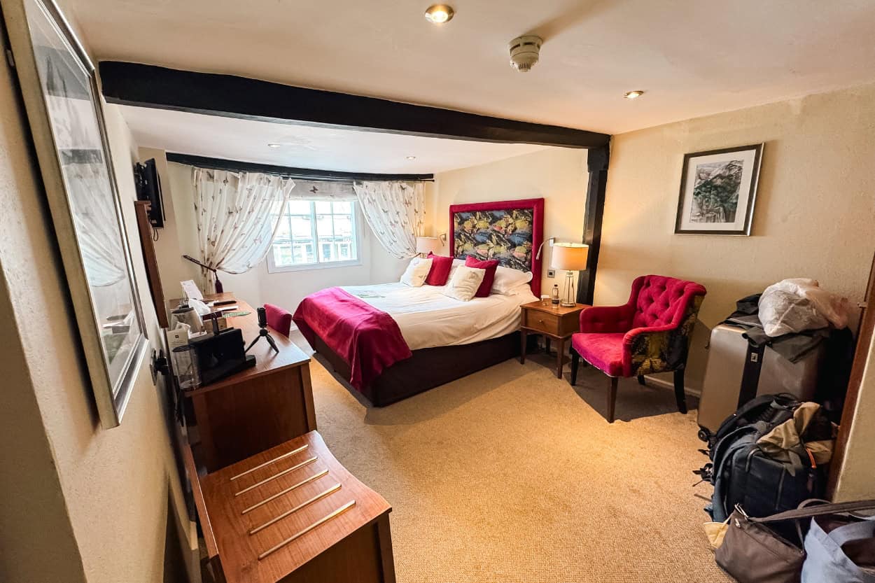 Hotel room with Lord of the Rings decor walking the Cotswolds in Moreton-in-Marsh